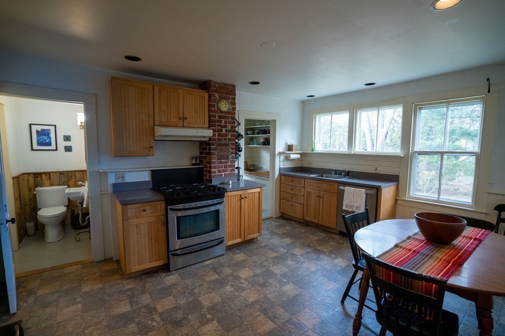 77 McClellan Street Amherst, MA 01002 - Photo 10 of 30 Gallery Image 10