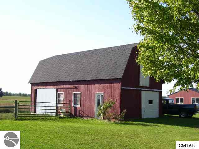 7821 North Mission Road Clare, MI 48617 - Photo 6 of 9 1772300-5.JPG