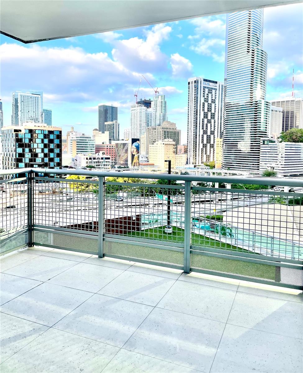 350 South Miami Avenue, Unit 1103 Miami, FL 33130 - Photo 30 of 32 a view of a terrace