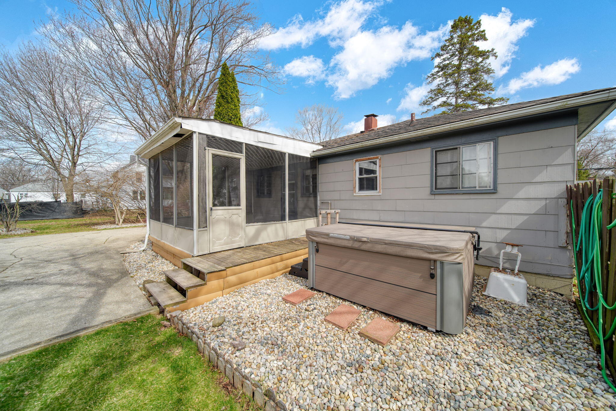 727 Springbrook Avenue Adrian, MI 49221 - Photo 25 of 43 25