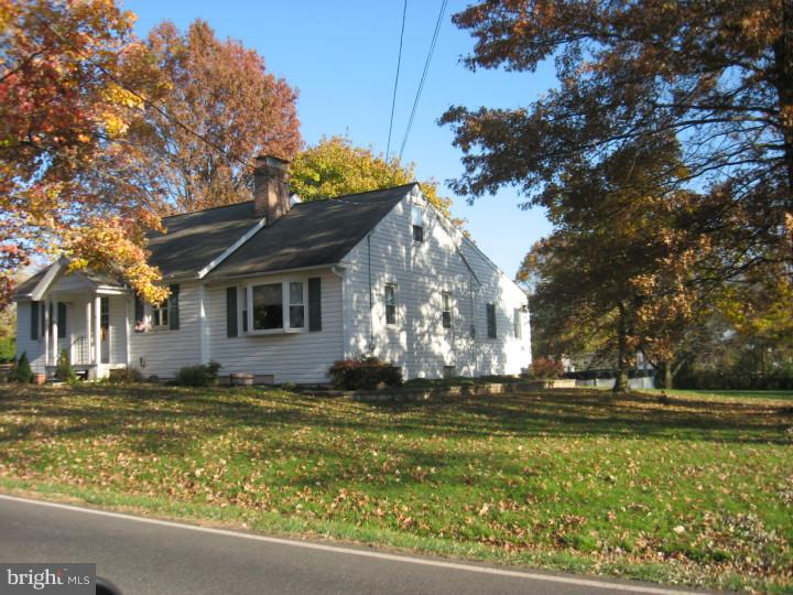 302 West Reliance Road Souderton, PA 18964 - Photo 2 of 10 Side Yard