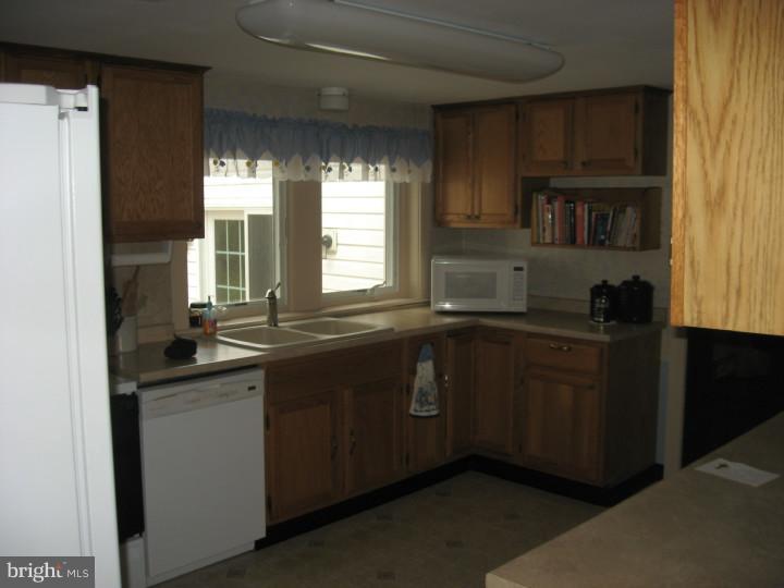 302 West Reliance Road Souderton, PA 18964 - Photo 3 of 10 Kitchen