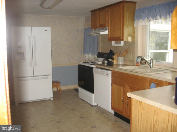 302 West Reliance Road Souderton, PA 18964 - Photo 4 of 10 Kitchen
