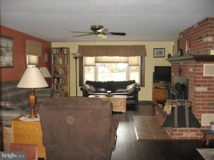 302 West Reliance Road Souderton, PA 18964 - Photo 9 of 10 Family Room