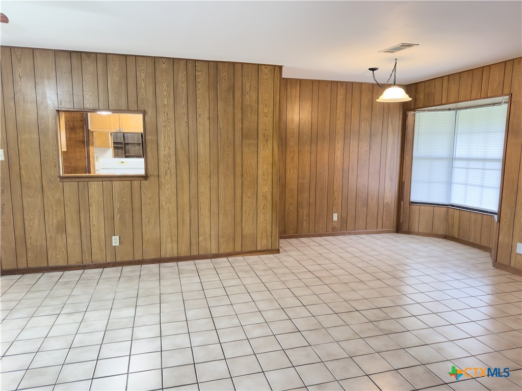 604 Cannon Road Victoria, TX 77904 - Photo 13 of 37