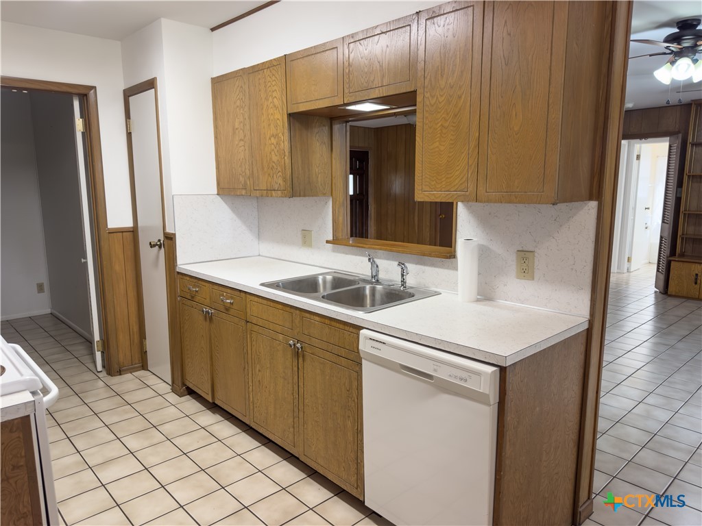 604 Cannon Road Victoria, TX 77904 - Photo 17 of 37