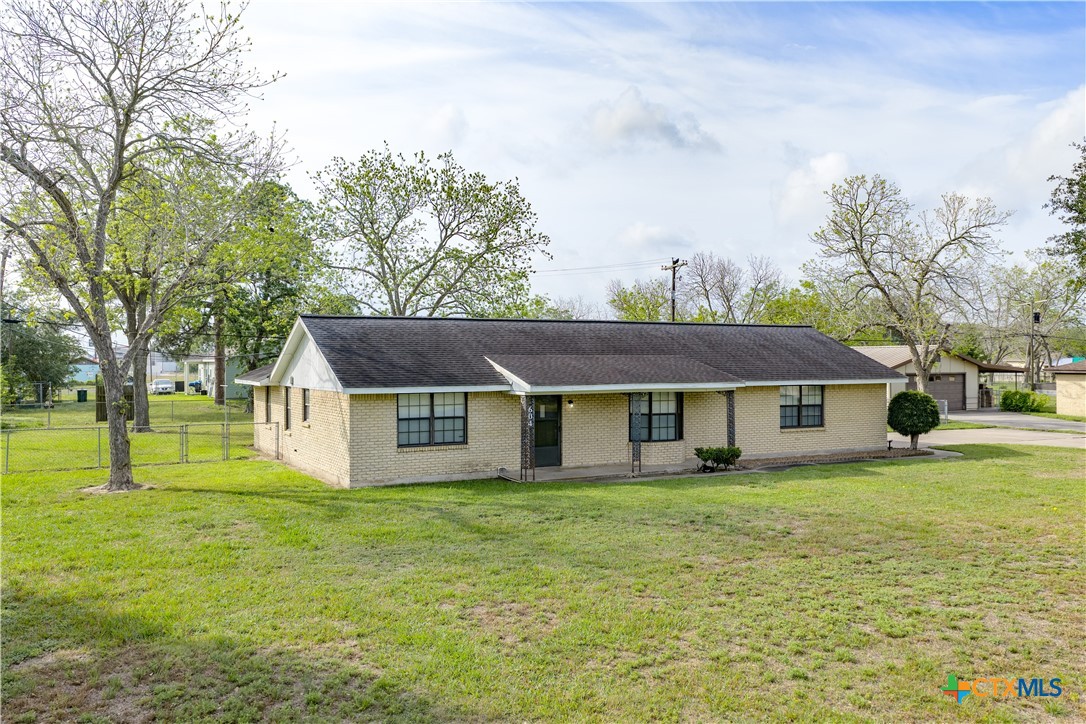 604 Cannon Road Victoria, TX 77904 - Photo 4 of 37