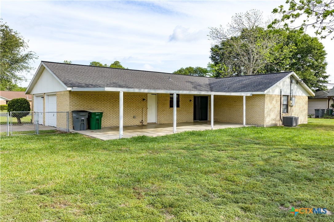 604 Cannon Road Victoria, TX 77904 - Photo 8 of 37