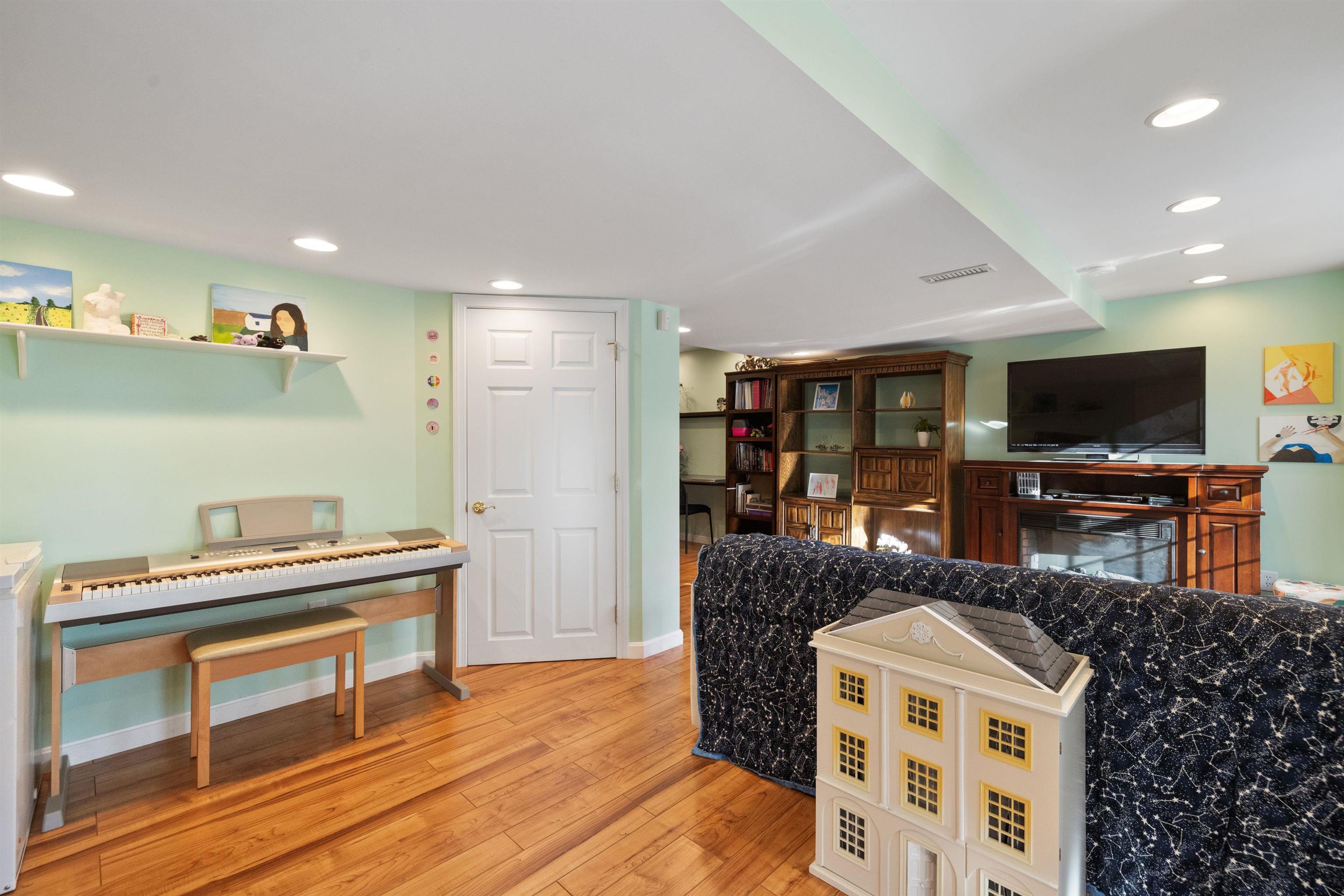 20 Summit Road Bedford, NH 03110 - Photo 35 of 45 Gallery Image 35