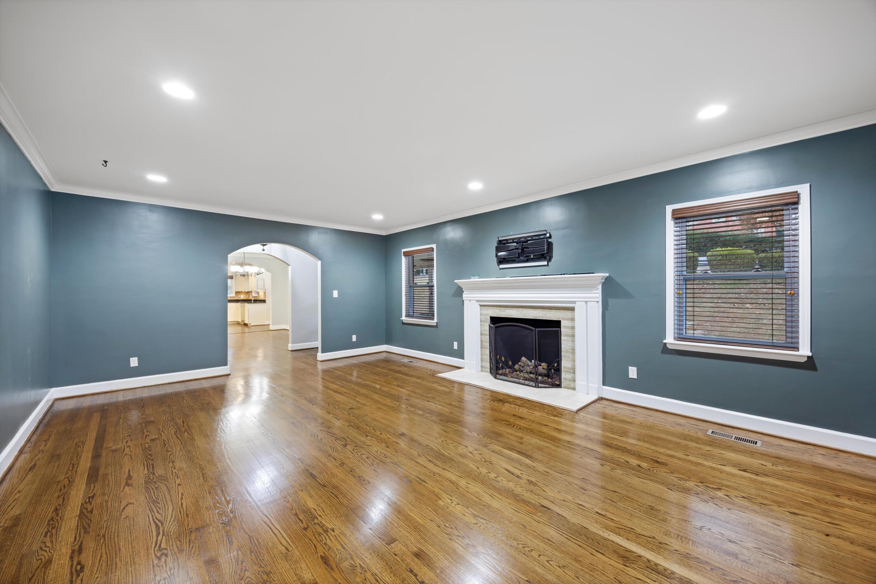 701 South Crest Road Chattanooga, TN 37404 - Photo 11 of 61 04-090A7022