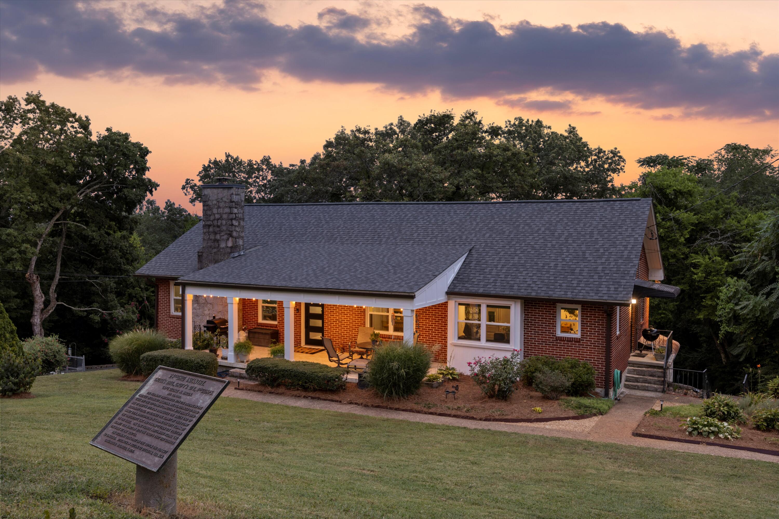 701 South Crest Road Chattanooga, TN 37404 - Photo 2 of 61 31-090A7383