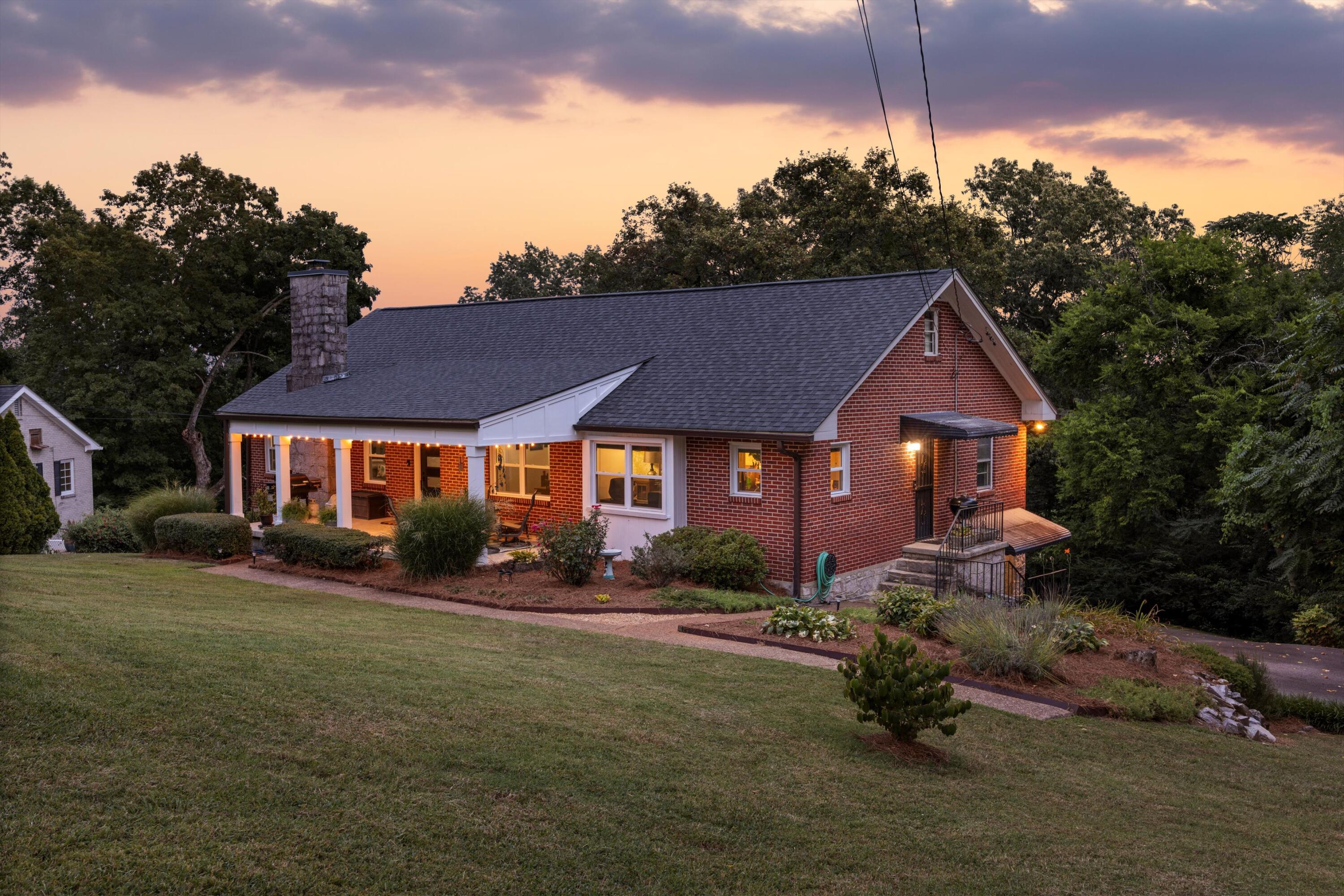 701 South Crest Road Chattanooga, TN 37404 - Photo 3 of 61 29-090A7368