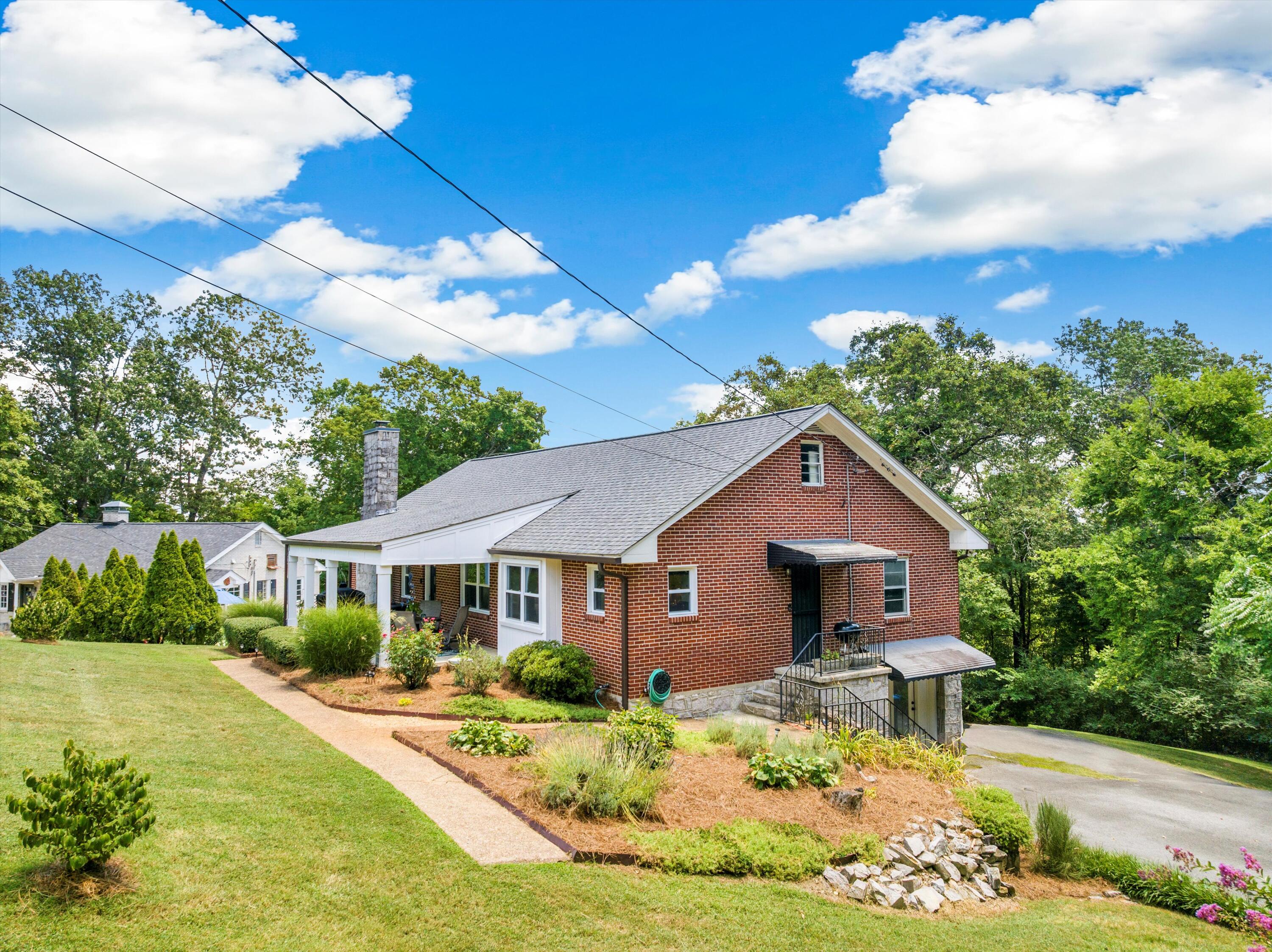 701 South Crest Road Chattanooga, TN 37404 - Photo 5 of 61 04-DJI_20250717140751_0809_D