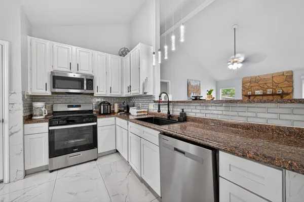 $2,250 | 14310 Royal Hill Drive, Houston, TX 77083