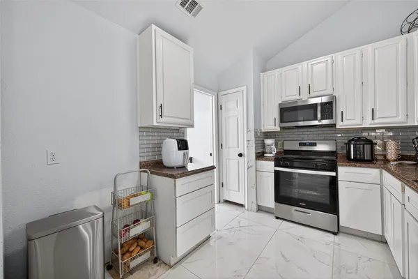 $2,250 | 14310 Royal Hill Drive, Houston, TX 77083