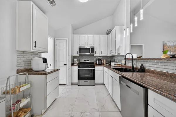 $2,250 | 14310 Royal Hill Drive, Houston, TX 77083
