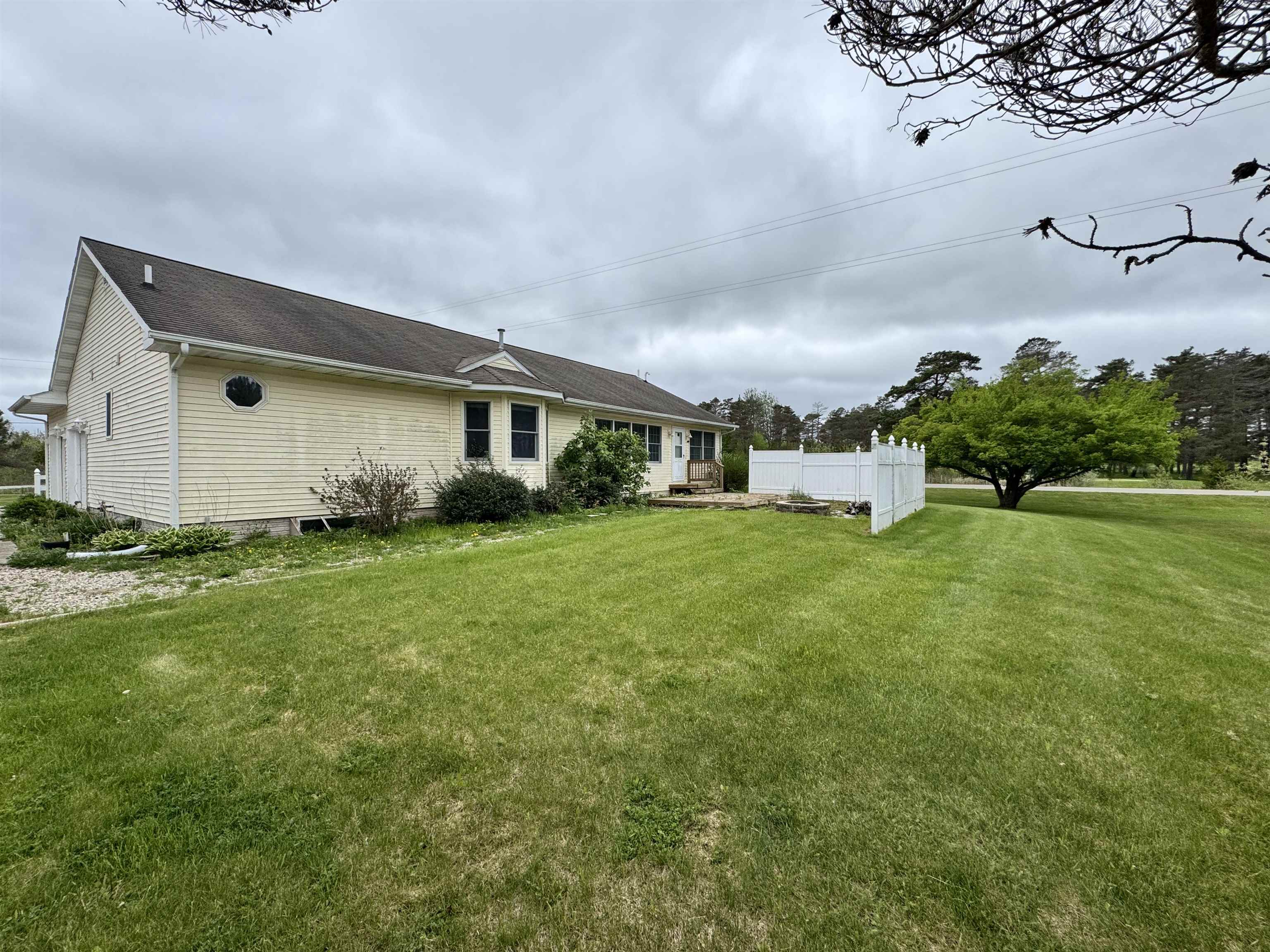 3201 East Long Lake Road Harrison, MI 48625 - Photo 44 of 47 1933959-f3d05fa9-f5ff-4901-a53a-9eae4dc96350.JPG