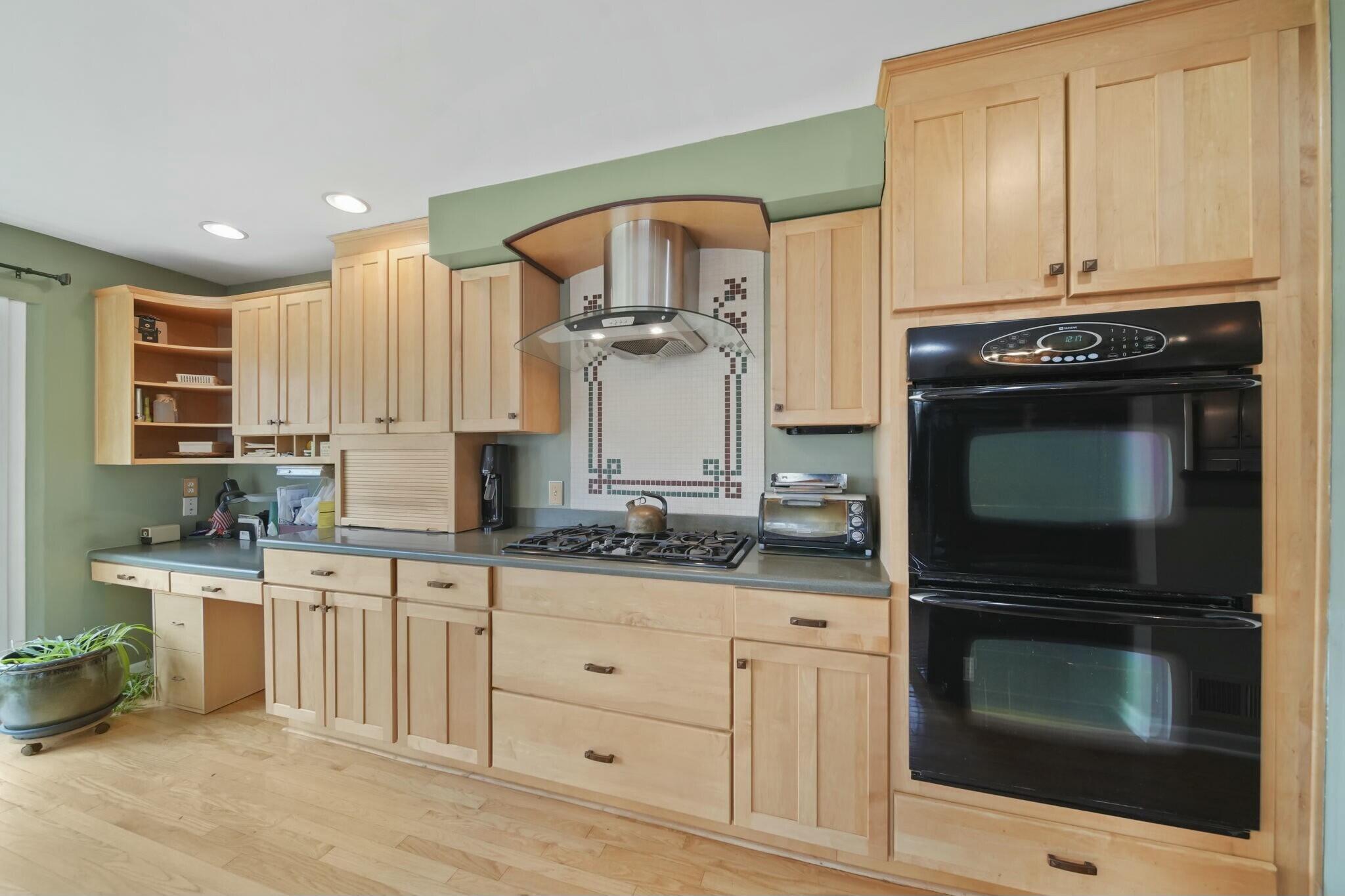 3811 Midberry Road Jackson, MI 49203 - Photo 12 of 48 Double Wall Ovens