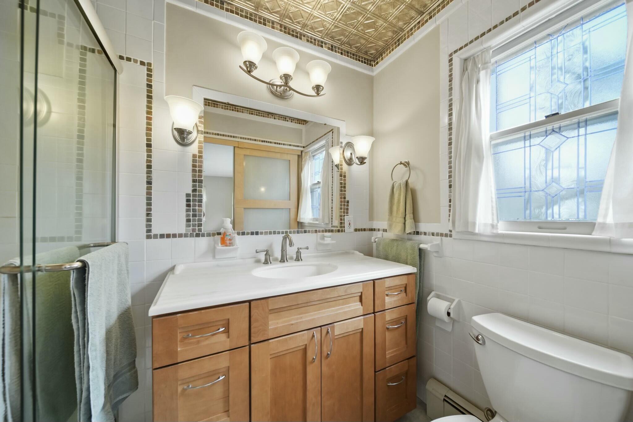 3811 Midberry Road Jackson, MI 49203 - Photo 22 of 48 Primary Full Bath
