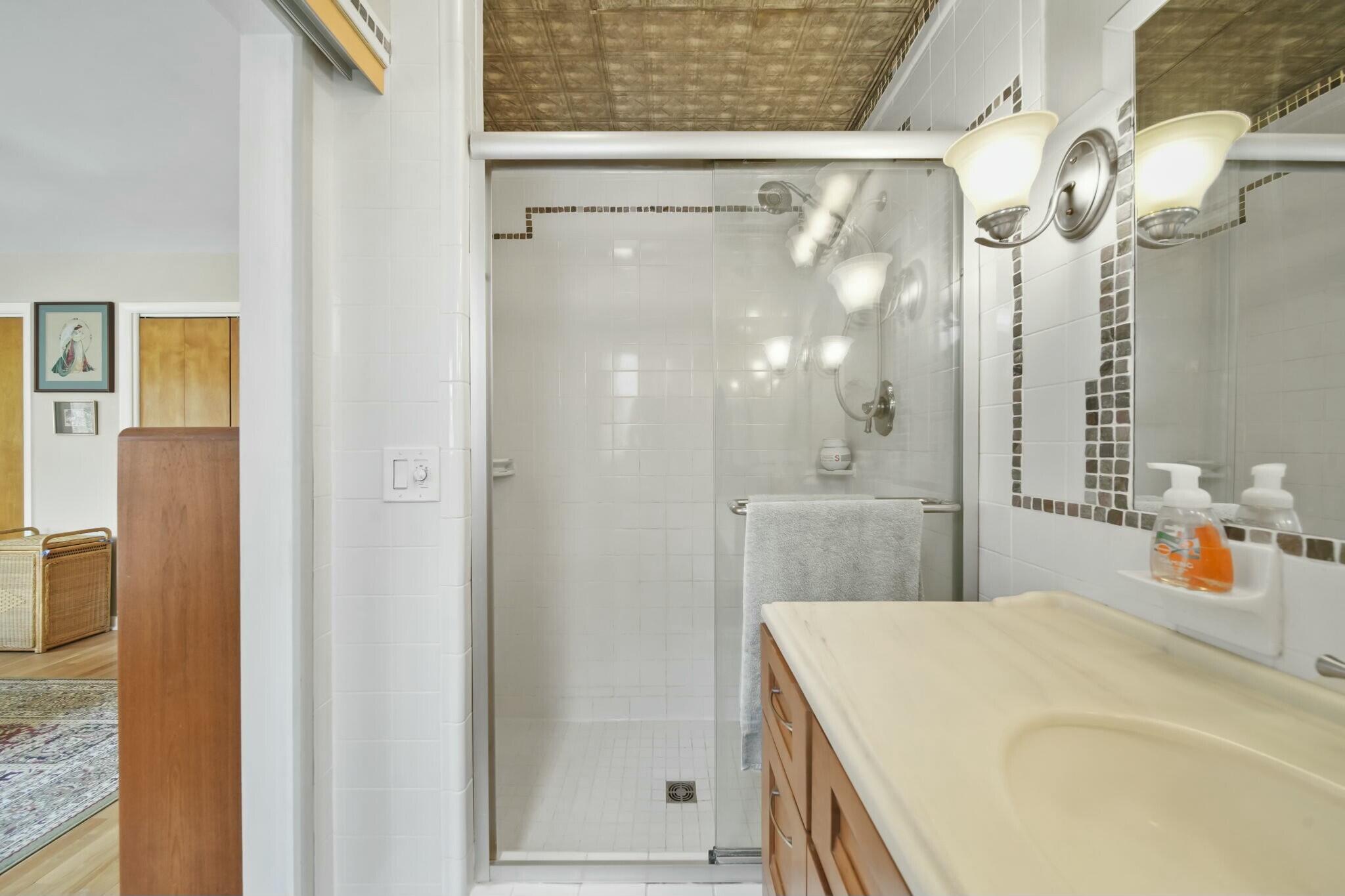 3811 Midberry Road Jackson, MI 49203 - Photo 23 of 48 Primary Full Bath