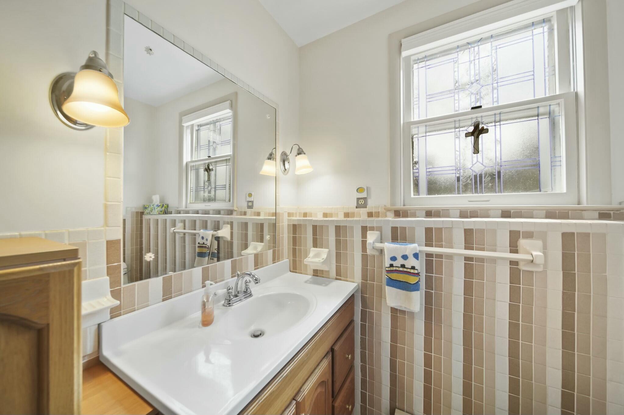 3811 Midberry Road Jackson, MI 49203 - Photo 34 of 48 Lower Level Full Bath