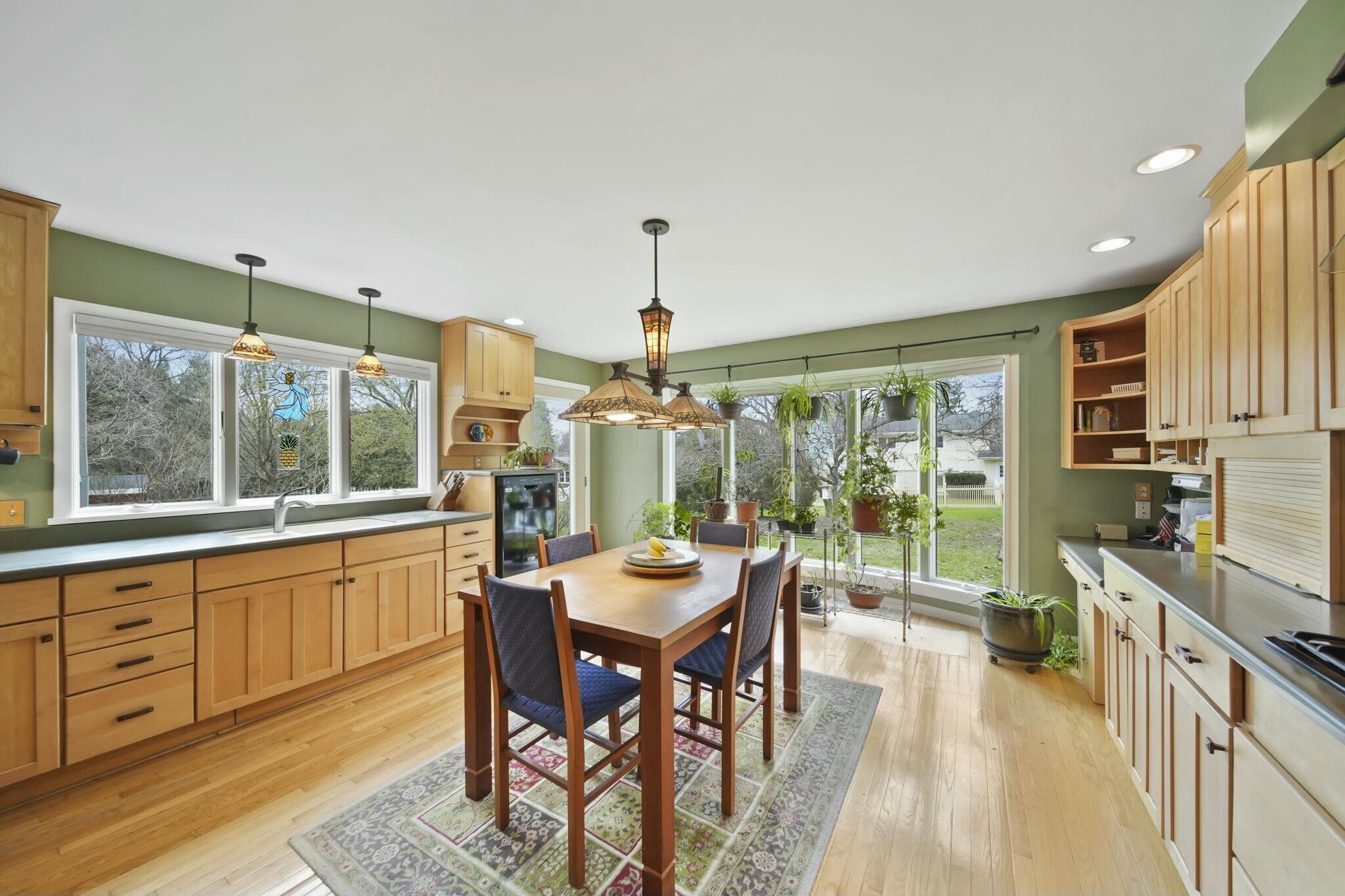 3811 Midberry Road Jackson, MI 49203 - Photo 8 of 48 Custom Kitchen