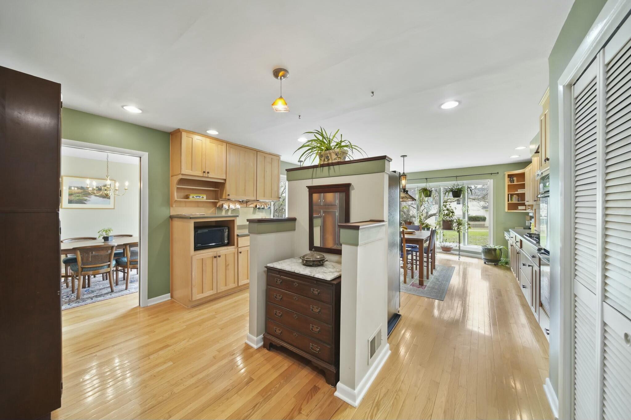 3811 Midberry Road Jackson, MI 49203 - Photo 9 of 48 Engineered Oak Floor