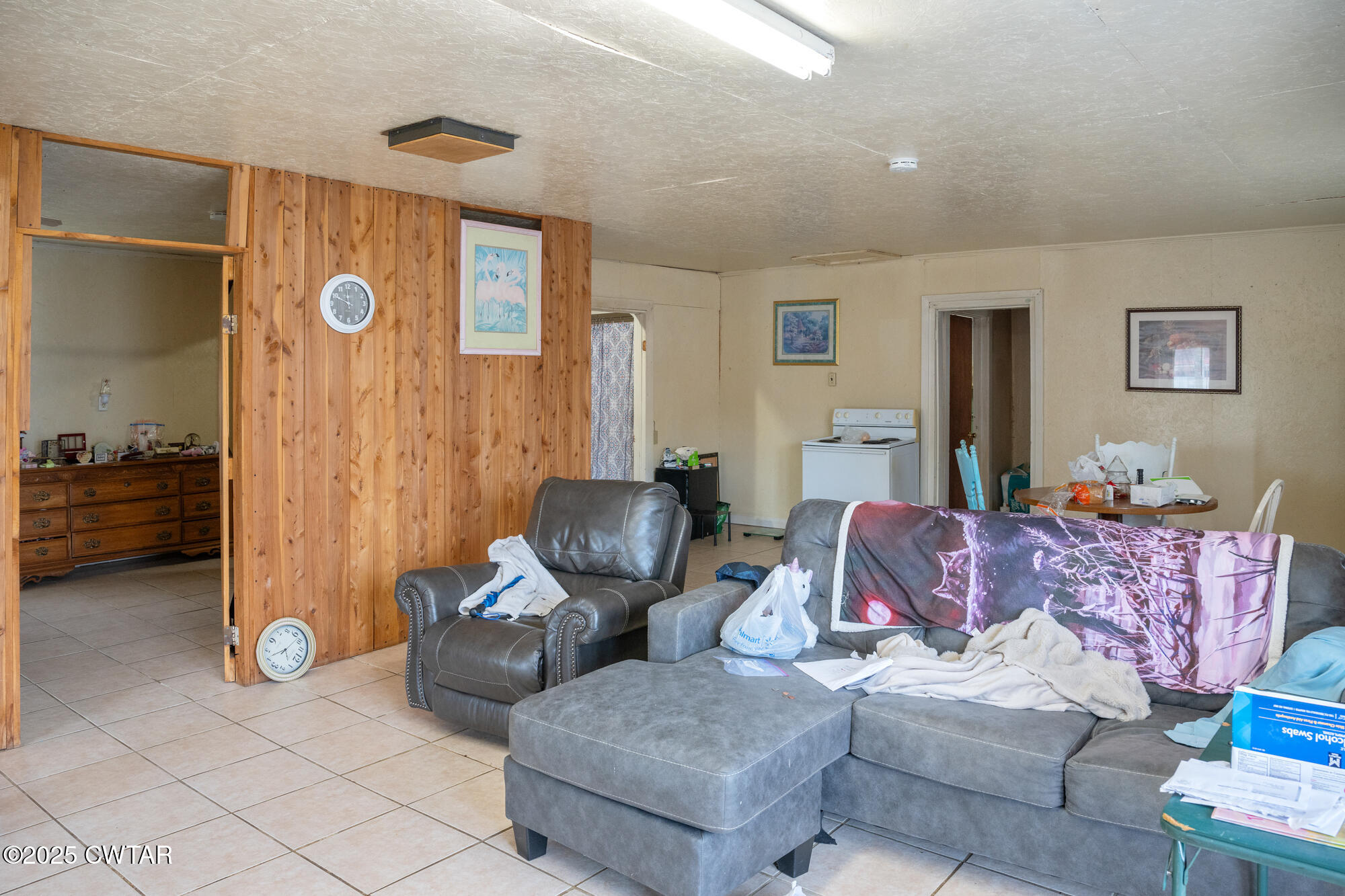 4555 Henderson Road Sardis, TN 38371 - Photo 3 of 19 a living room with furniture and a window