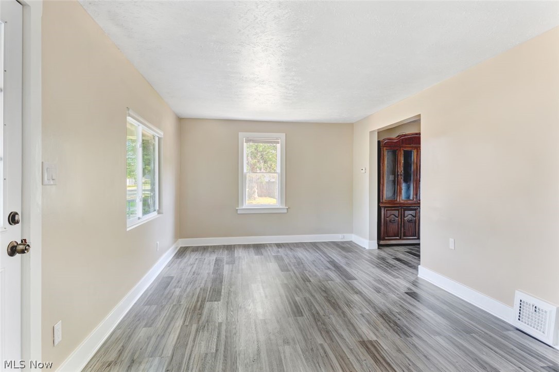 709 Darrow Road Akron, OH 44305 - Photo 2 of 18