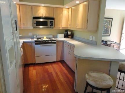 1577 Derby Road Birmingham, MI 48009 - Photo 4 of 28 Kitchen.JPG