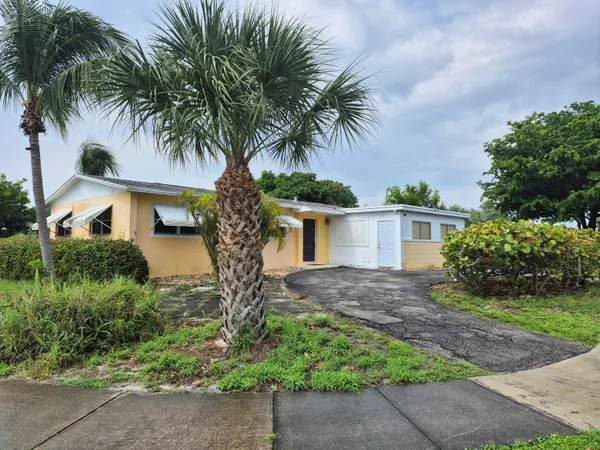 $3,000 | 103 North 12th Street, Lantana, FL 33462