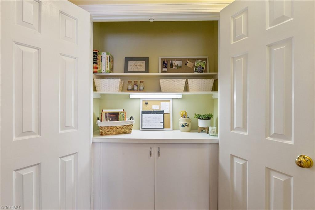 1239 Gatehouse Road High Point, NC 27262 - Photo 13 of 30 Gallery Image 13
