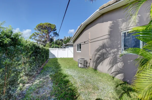 $6,700 | 1010 Southwest 1st Street, Boca Raton, FL 33486