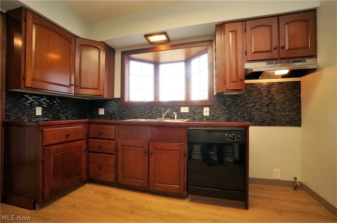 1518 Compton Road Cleveland, OH 44118 - Photo 15 of 34