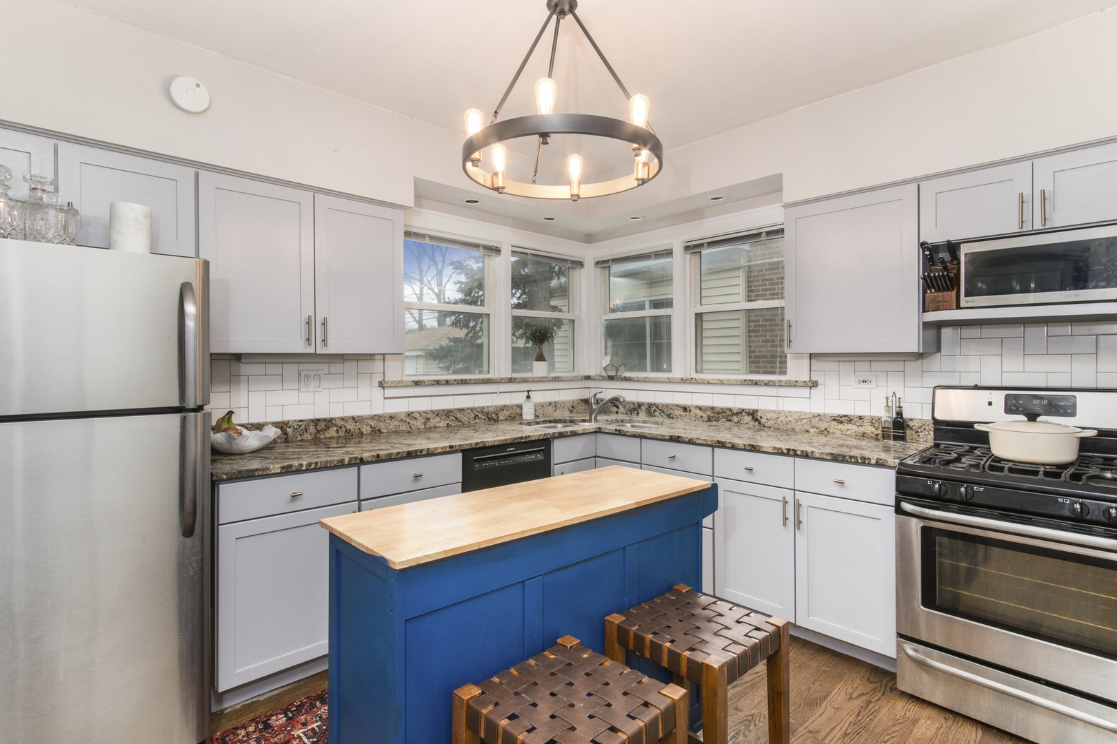 904 Harrison Street Park Ridge, IL 60068 - Photo 8 of 20 a kitchen with a sink a stove and refrigerator