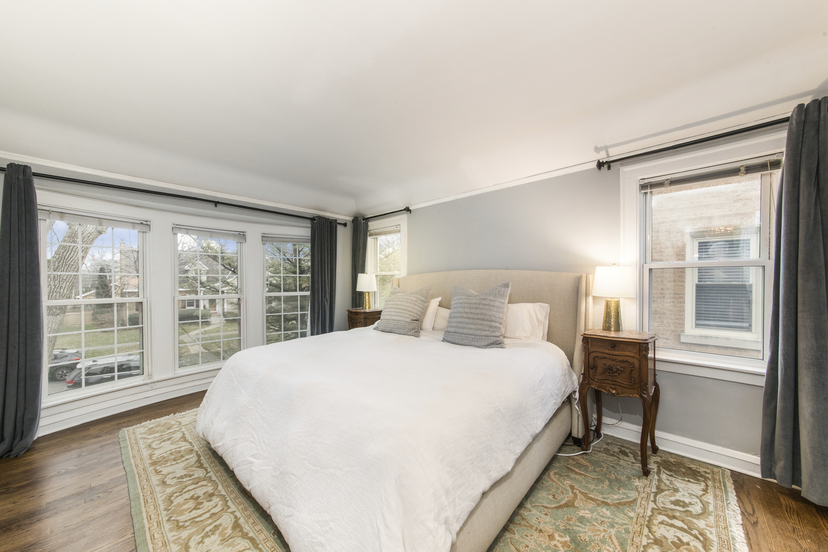 904 Harrison Street Park Ridge, IL 60068 - Photo 10 of 20 a bedroom with a large bed and a large window