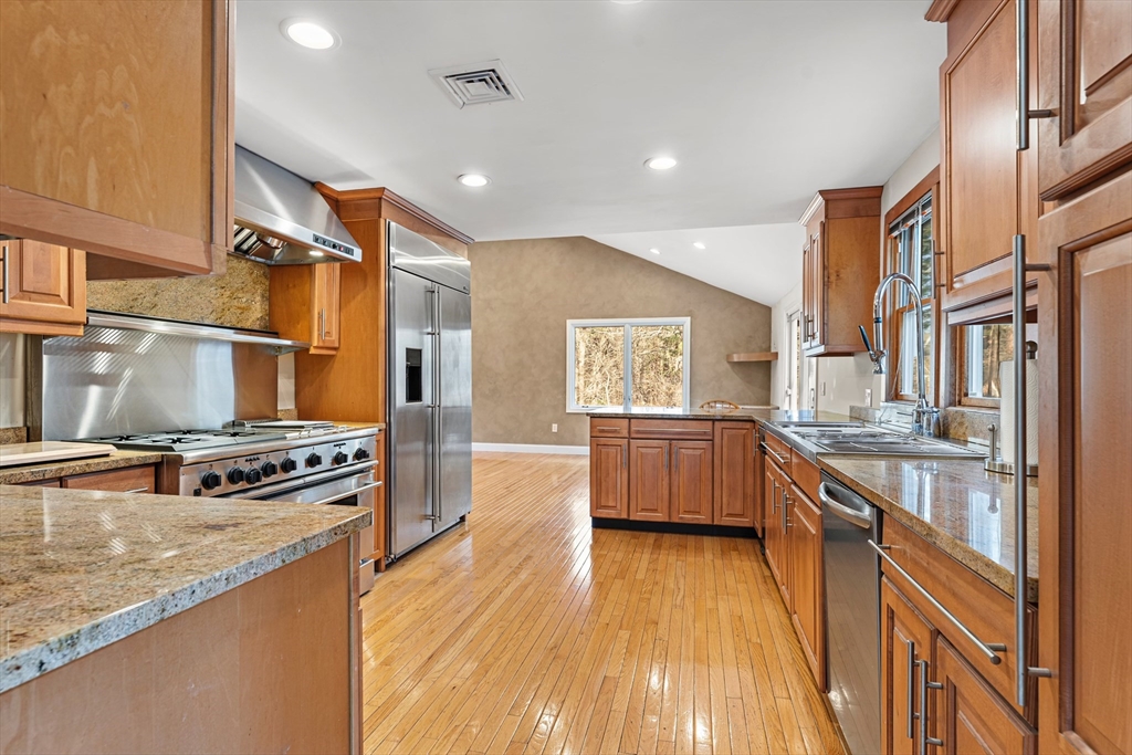 14 Forest Road Foxboro, MA 02035 - Photo 9 of 33 Gallery Image 9