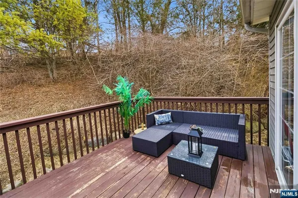 a view of sitting area with furniture