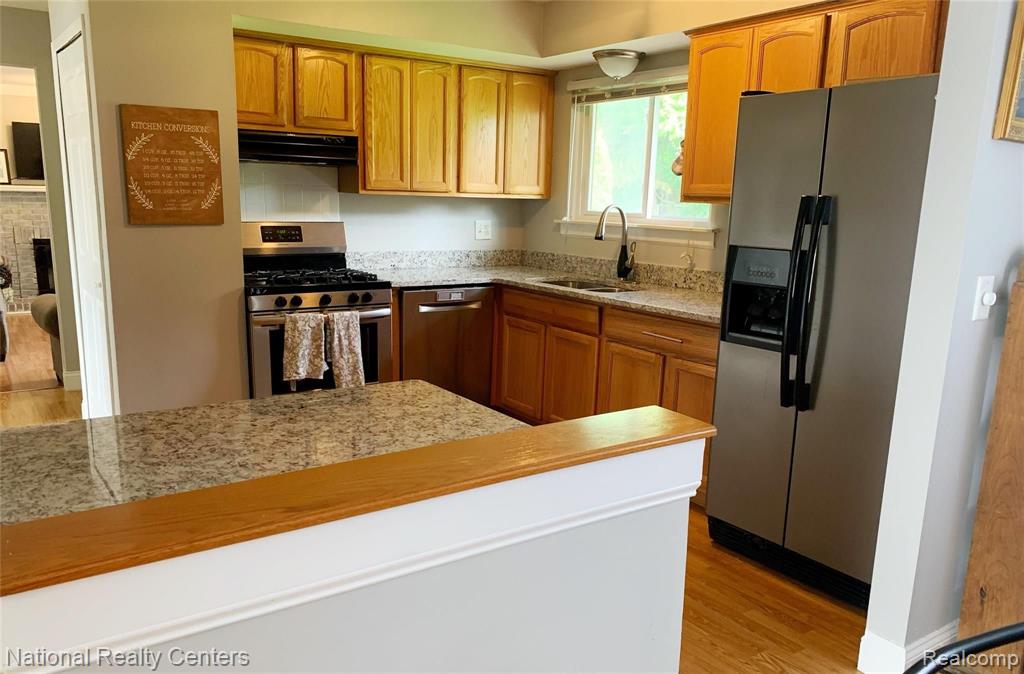42252 Barchester Road Canton, MI 48187 - Photo 11 of 47