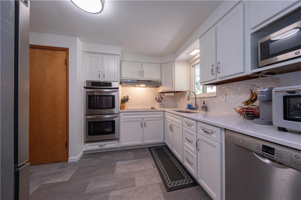 1346 Akehurst Road Pittsburgh, PA 15220 - Photo 16 of 37 Gallery Image 16