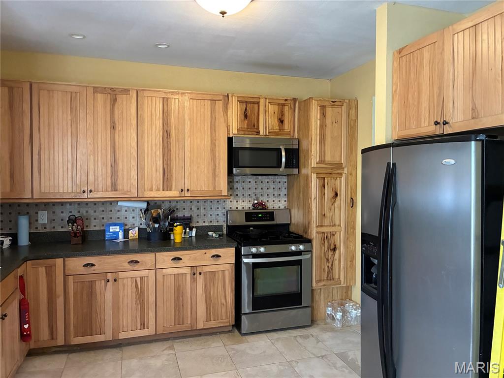 541 Ripson Bridge Avenue Sorento, IL 62086 - Photo 2 of 8 Gallery Image 2