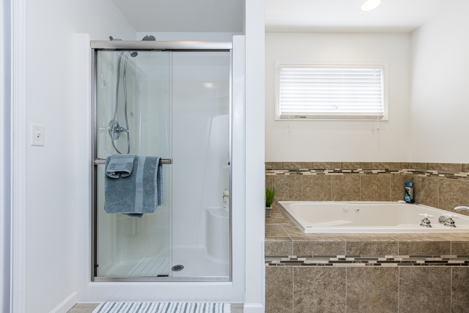 1511 Biltmore Court Normal, IL 61761 - Photo 20 of 35 a bathroom with a tub and shower