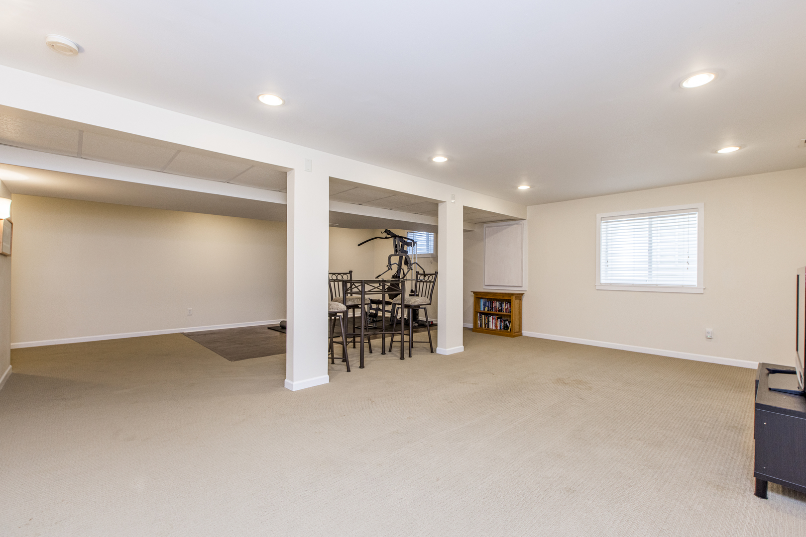 1511 Biltmore Court Normal, IL 61761 - Photo 25 of 35 an empty room with furniture and a window