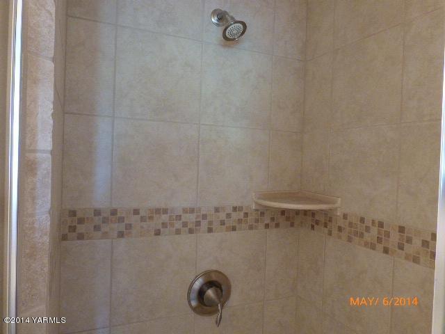 12606 Nelson Road Yakima, WA 98903 - Photo 14 of 21 a close view of a shower in bathroom