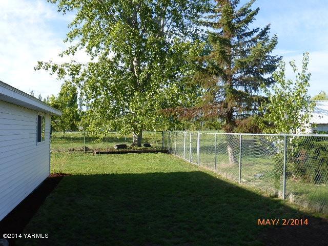 12606 Nelson Road Yakima, WA 98903 - Photo 4 of 21 a view of a green field