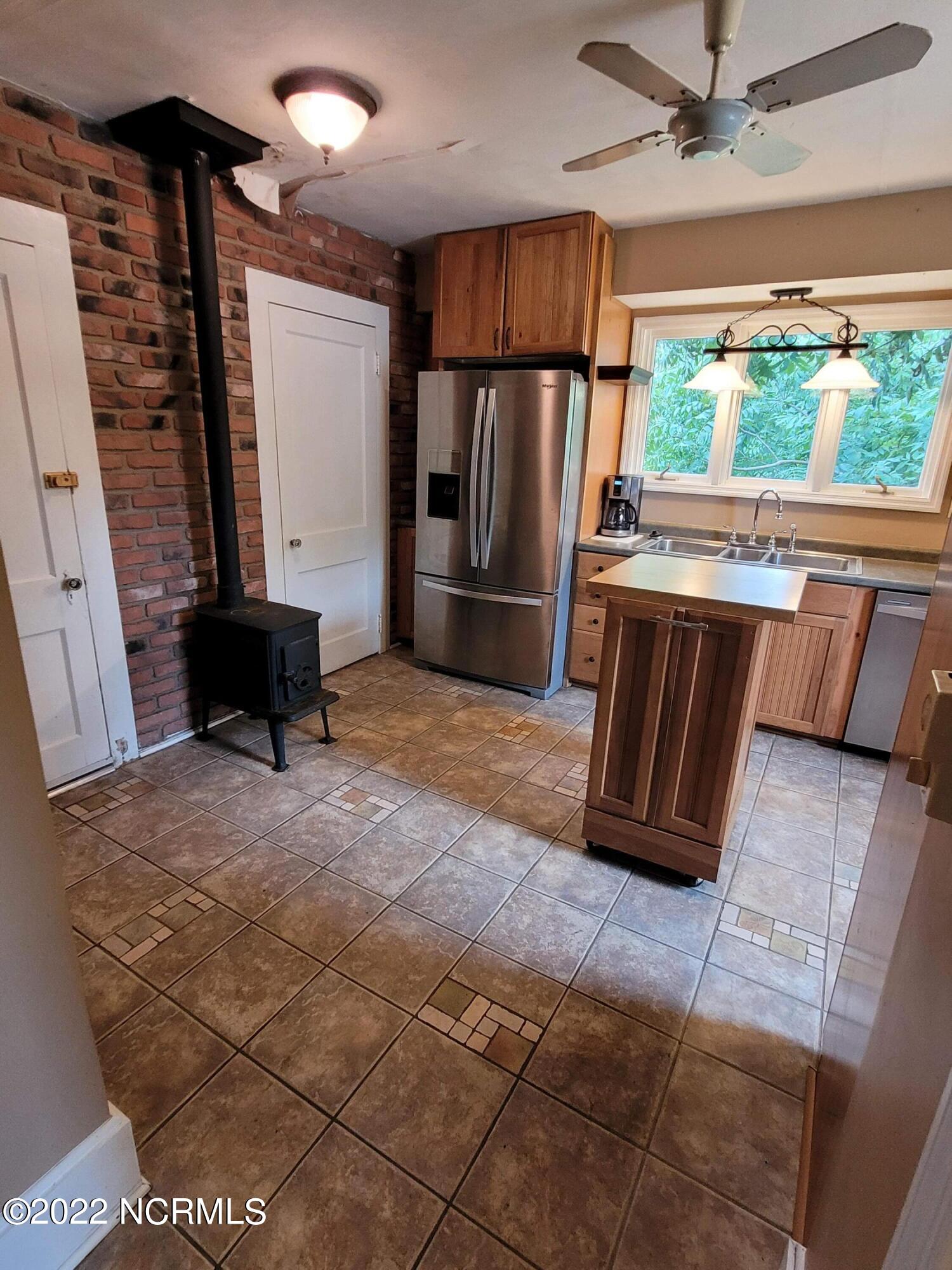 76 2nd Street Vandemere, NC 28587 - Photo 17 of 45 Tile in kitchen