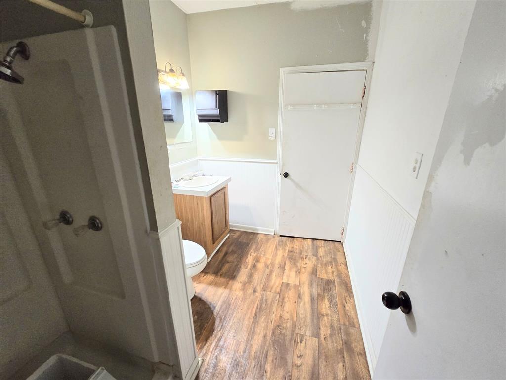 322 Capps Street Marlin, TX 76661 - Photo 13 of 34 a bathroom with a sink toilet and shower