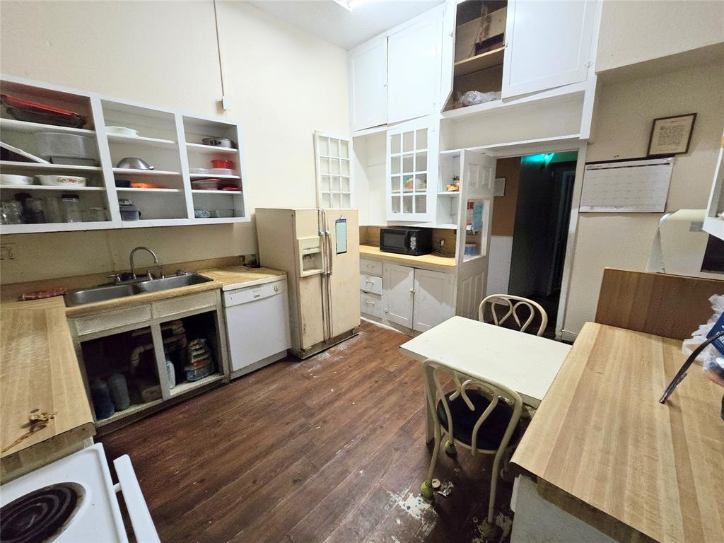 322 Capps Street Marlin, TX 76661 - Photo 16 of 34 a open kitchen with stainless steel appliances wooden floors and wooden cabinets