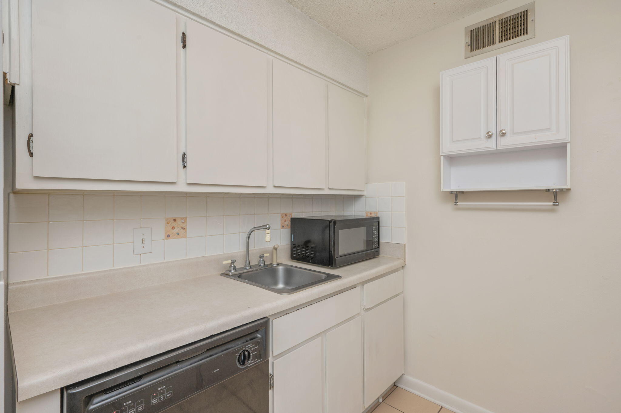 210 Pelham Road, Unit 113A Fort Walton Beach, FL 32547 - Photo 9 of 29 9-web-or-mls-210-pelham-rd-unit-113a