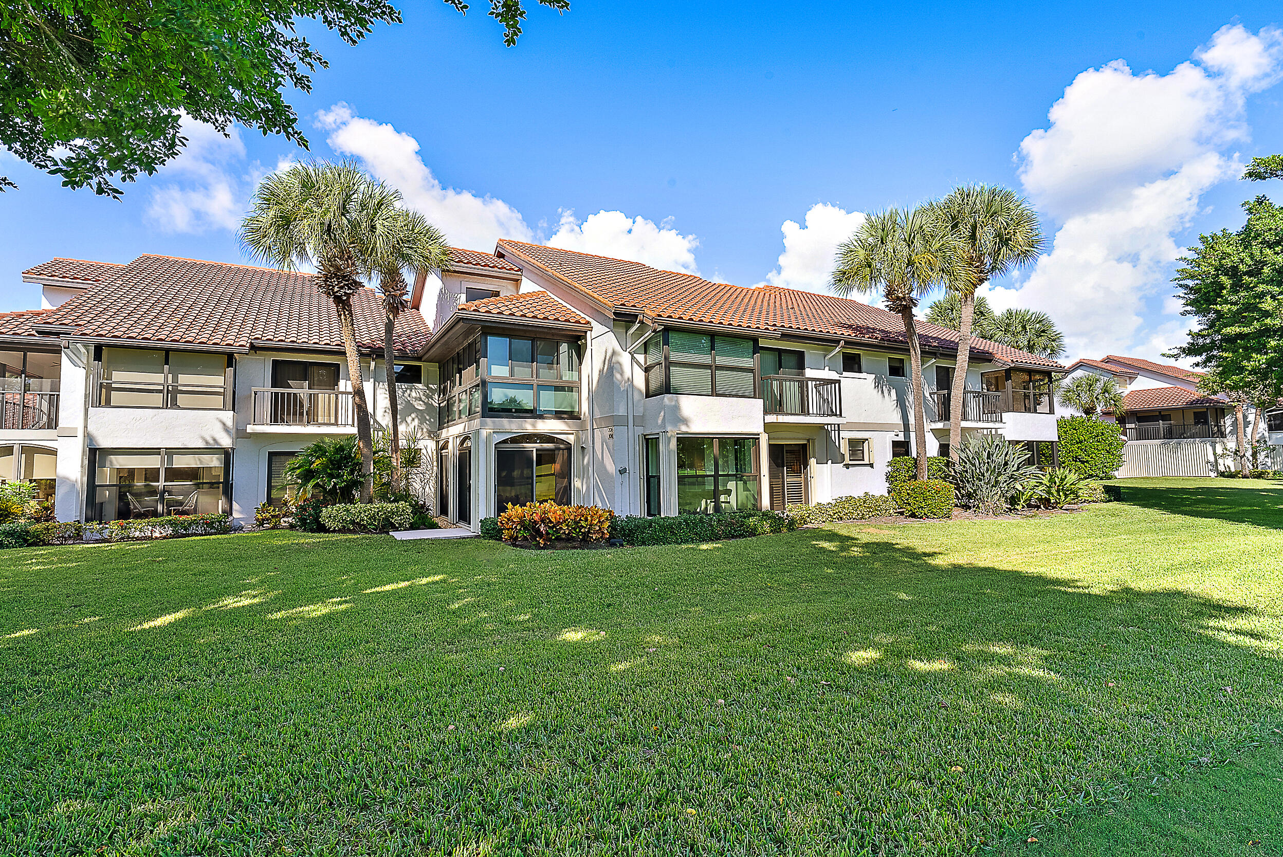 16648 Traders Crossing North, Unit 106 Jupiter, FL 33477 - Photo 21 of 37 a front view of a house with a garden